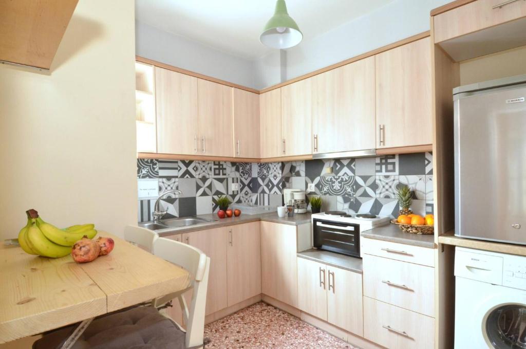 Kuchyňa alebo kuchynka v ubytovaní Exarchia, a nice and cozy apartment