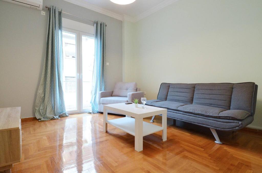 Posedenie v ubytovaní Patisia, a minimal apartment
