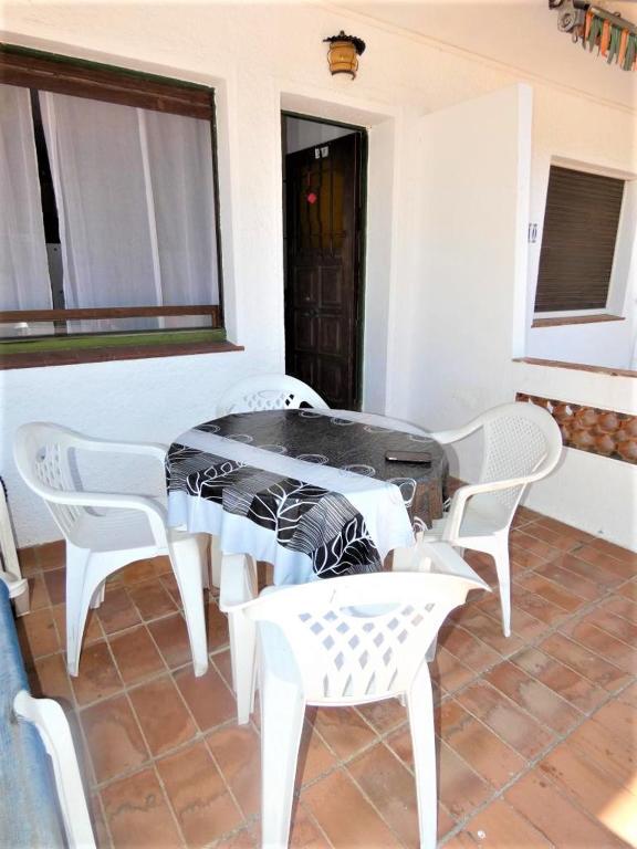 Posedenie v ubytovaní Apartamento Canyelles Petites Roses AV-38