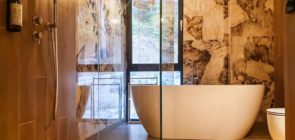 Koupelna v ubytování Hotel Bucura
