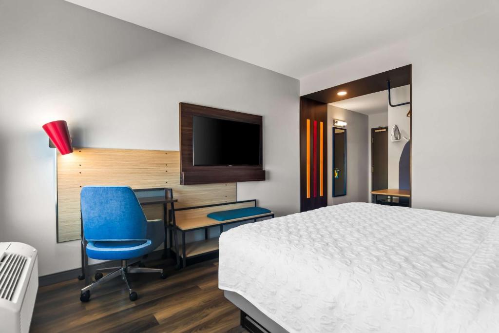 Tru By Hilton Rogers Bentonville - Habitación King Con Ducha A Ras De Suelo