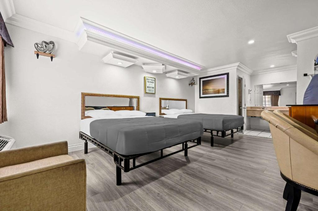 Rodeway Inn Santa Ana - Garden Grove photo