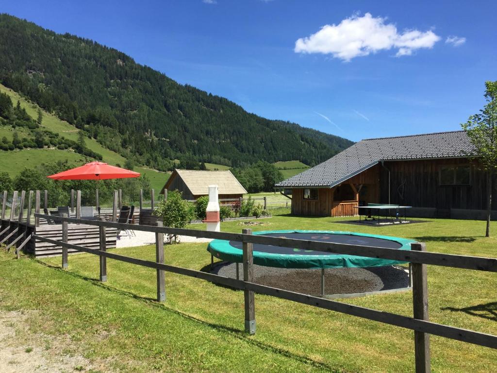Bazén v ubytování Gurkhof Ferienwohnungen nebo v jeho okolí