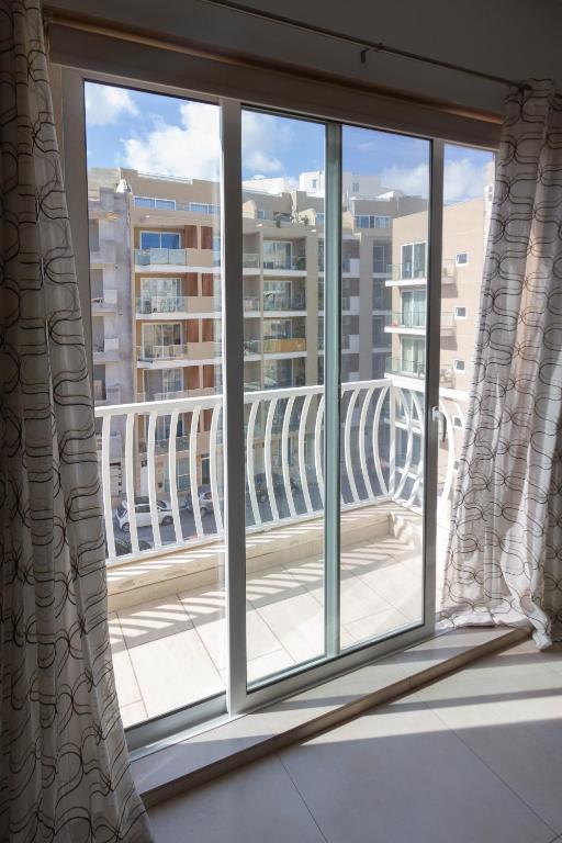 Balkón nebo terasa v ubytování Modern & Central 2 bedroom & 2 bathrooms apartment