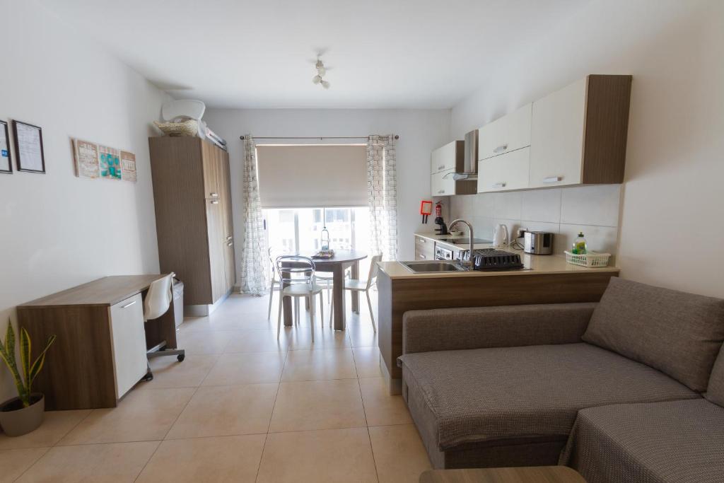 Kuchyň nebo kuchyňský kout v ubytování Modern & Central 2 bedroom & 2 bathrooms apartment