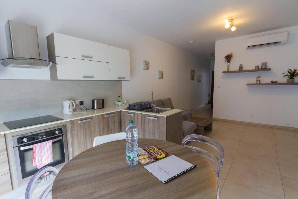 Kuchyň nebo kuchyňský kout v ubytování Modern & Central 2 bedroom & 2 bathrooms apartment