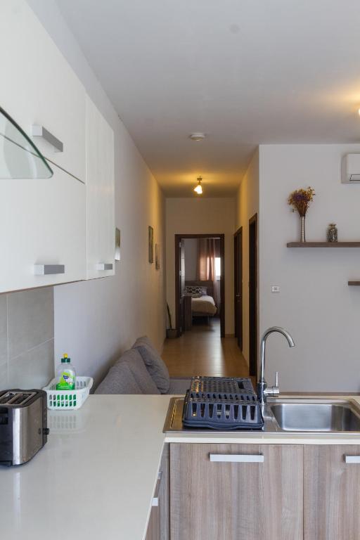 Kuchyň nebo kuchyňský kout v ubytování Modern & Central 2 bedroom & 2 bathrooms apartment