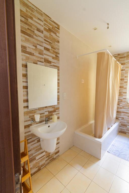 Koupelna v ubytování Modern & Central 2 bedroom & 2 bathrooms apartment