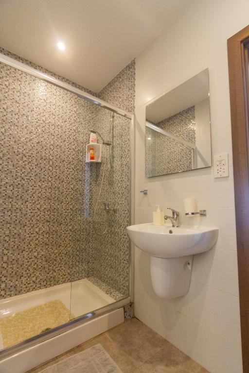 Koupelna v ubytování Modern & Central 2 bedroom & 2 bathrooms apartment