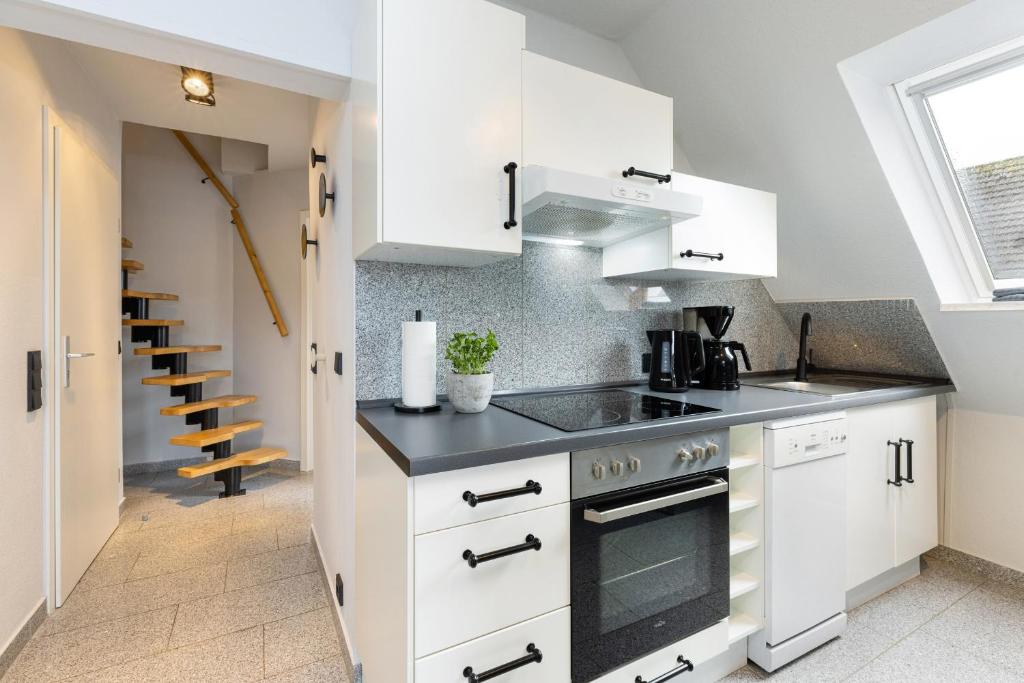 Kuchyň nebo kuchyňský kout v ubytování Appartement Tina Kieler Straße 16a APPARTO Grömitz