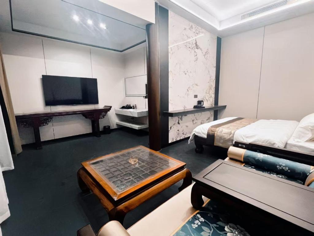 Postel nebo postele na pokoji v ubytování Yongjuxiang Mansion