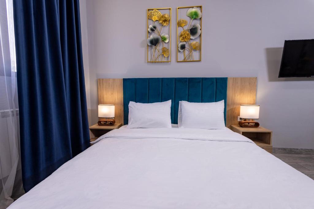 Postel nebo postele na pokoji v ubytování Horizon Hotel Yerevan