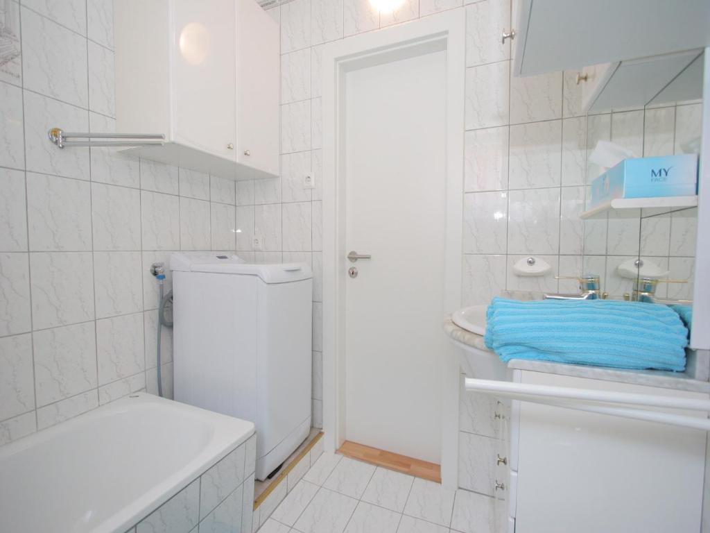 Koupelna v ubytování Modern apartment with garden near the Petzen ski area in Eberndorf Carinthia