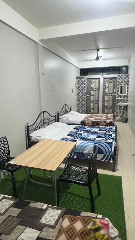 Postel nebo postele na pokoji v ubytování Mysuru-hotel