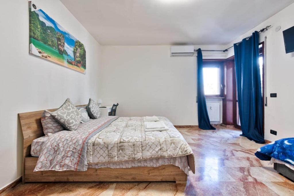 Postel nebo postele na pokoji v ubytování Easy Downtown Inn