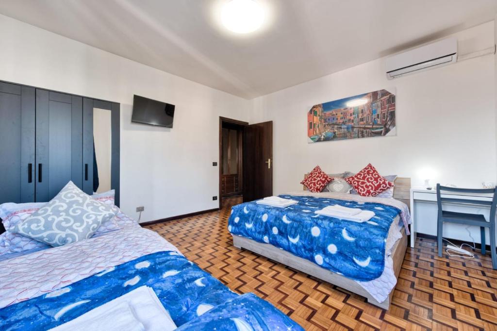 Postel nebo postele na pokoji v ubytování Easy Downtown Inn