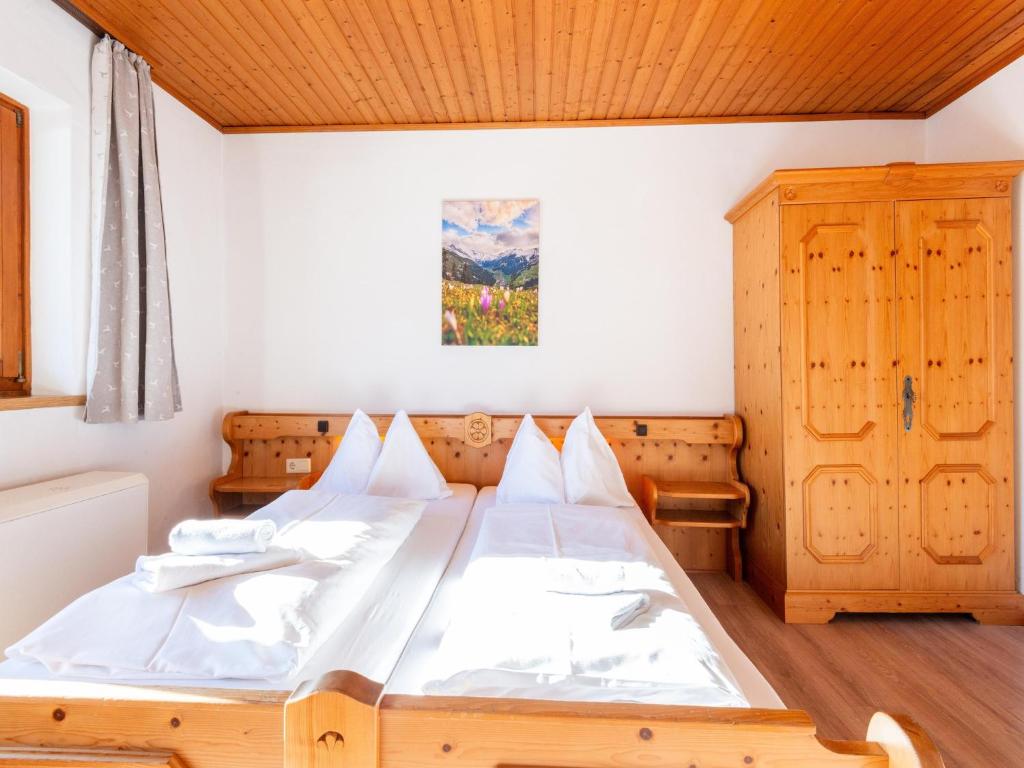 Postel nebo postele na pokoji v ubytování detached modern holiday home with sauna in the Salzburgerland