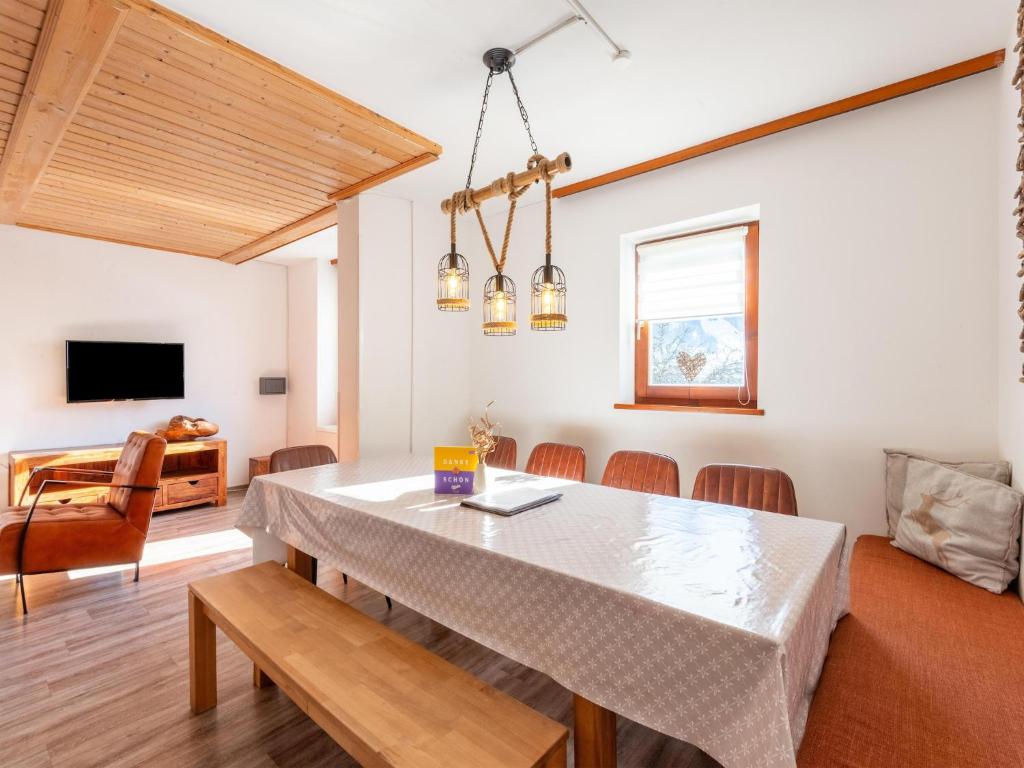 TV a/nebo společenská místnost v ubytování detached modern holiday home with sauna in the Salzburgerland