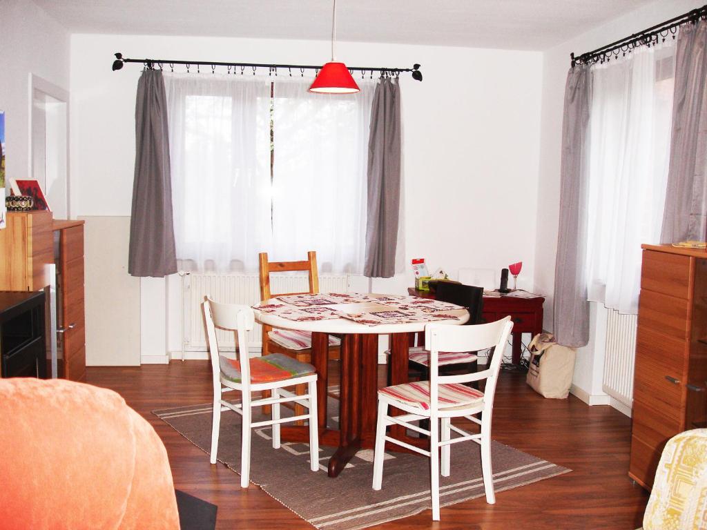 a dining room with a table and four chairs at Dat Huuske in Gerdau