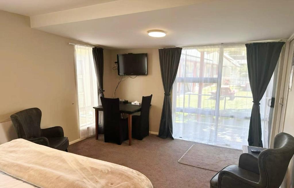 Castles Motel & Driftwood Motel - Resim 15