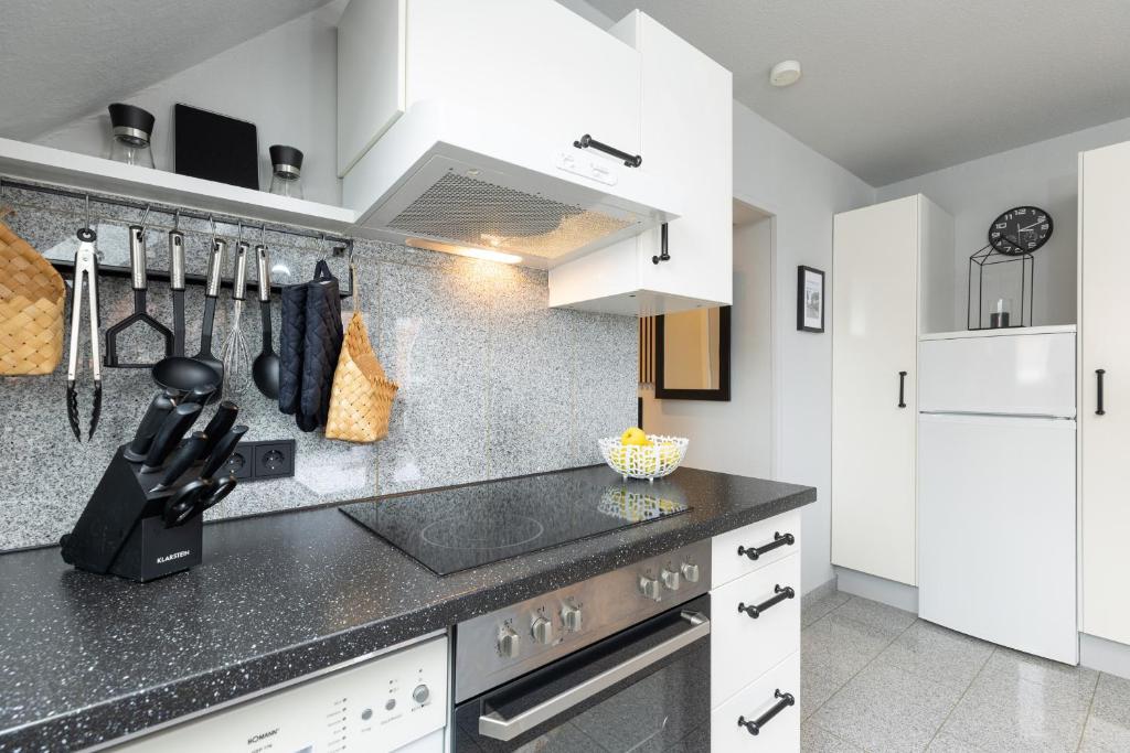 Kuchyň nebo kuchyňský kout v ubytování Appartement Nele Kieler Straße 16a APPARTO Grömitz