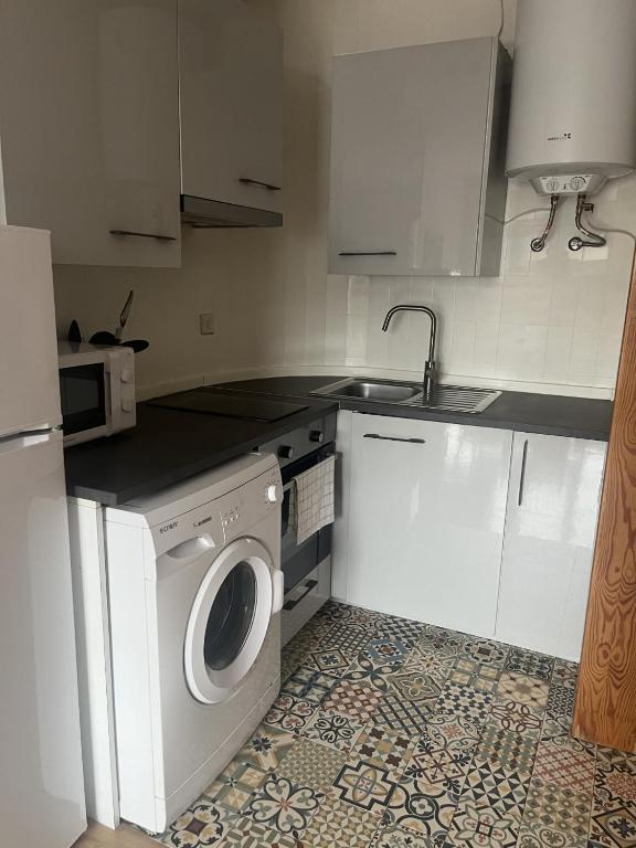 Kuchyň nebo kuchyňský kout v ubytování Apartamentos Turísticos Río Gállego (VUT EL CANFRANERO)