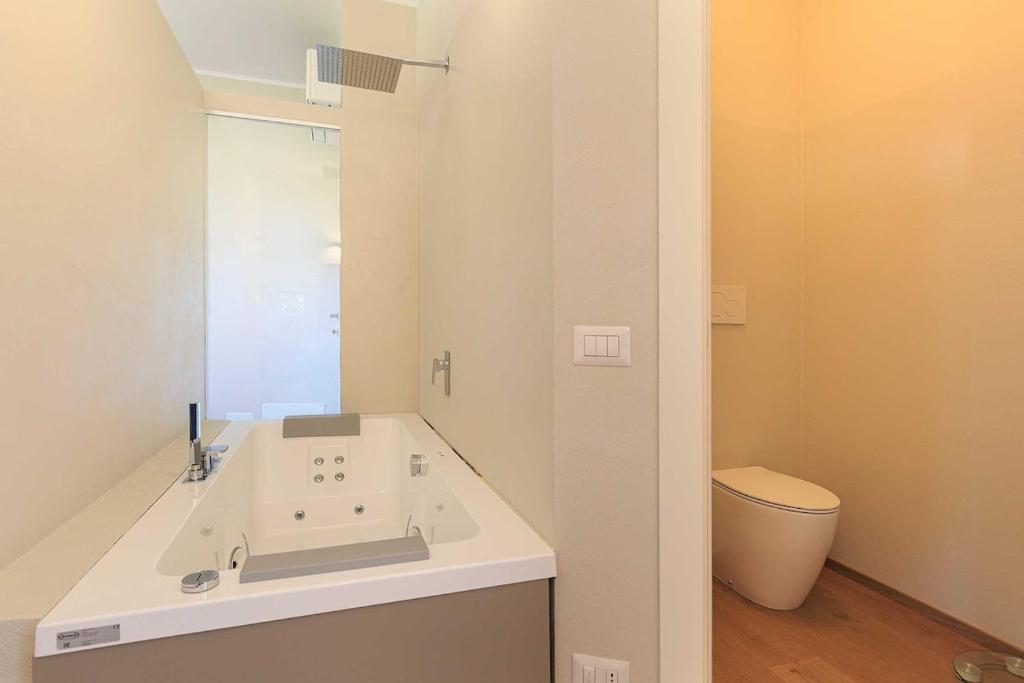 A bathroom at Pretty home in a resort with pool! - Casa Aurora