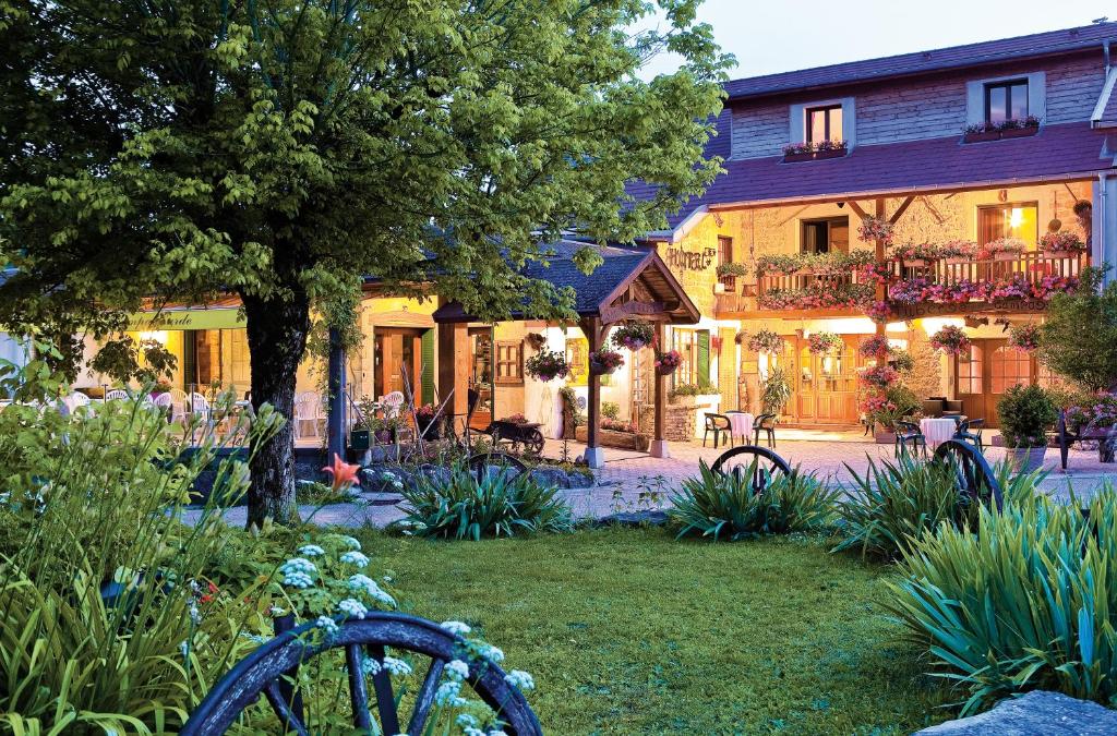 a house with a garden in front of it at L'Auberge Campagnarde in Evosges