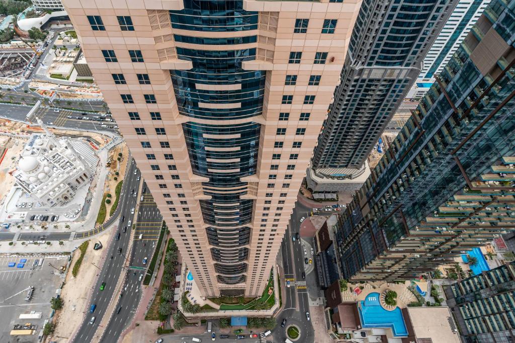 Nespecifikovaný výhled na destinaci Dubaj nebo výhled na město při pohledu z apartmánu