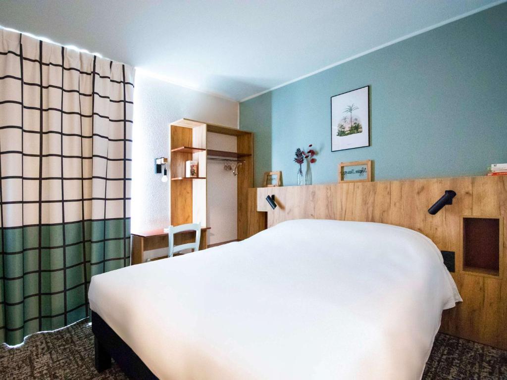 Postel nebo postele na pokoji v ubytování Greet Hôtel Castres Saix