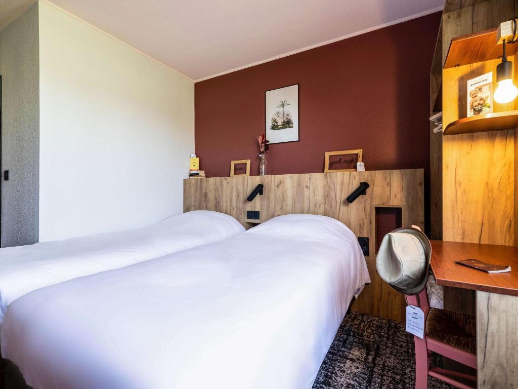 Postel nebo postele na pokoji v ubytování Greet Hôtel Castres Saix