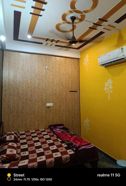 Voodi või voodid majutusasutuse Maa janki paying guest house toas