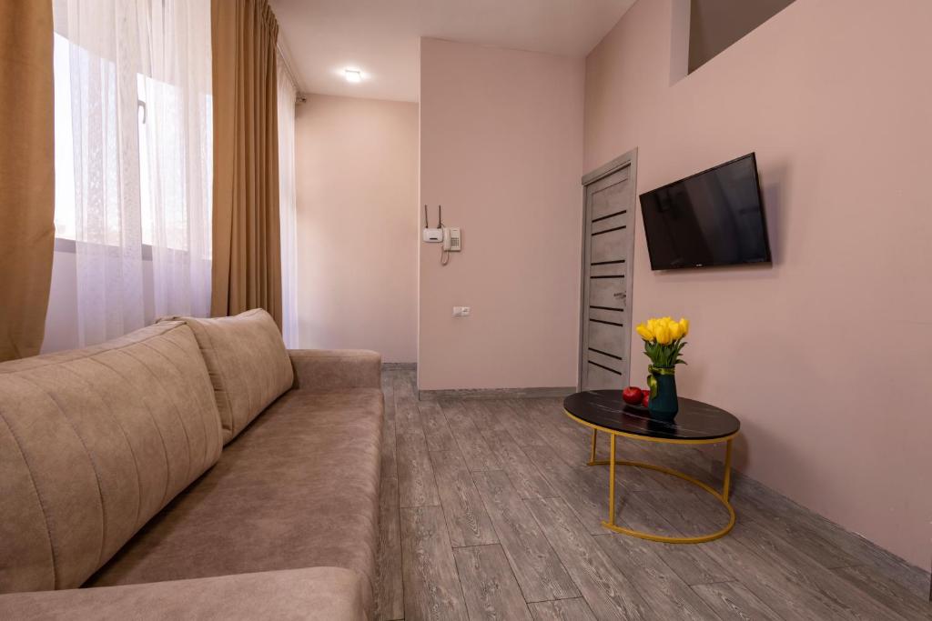 TV a/nebo společenská místnost v ubytování Horizon Hotel Yerevan