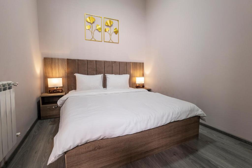 Postel nebo postele na pokoji v ubytování Horizon Hotel Yerevan