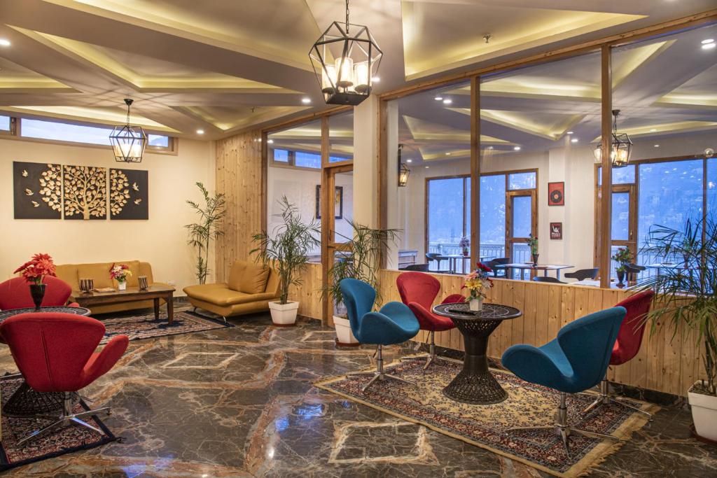Posezení v ubytování Echor Himalayan Heights Manali