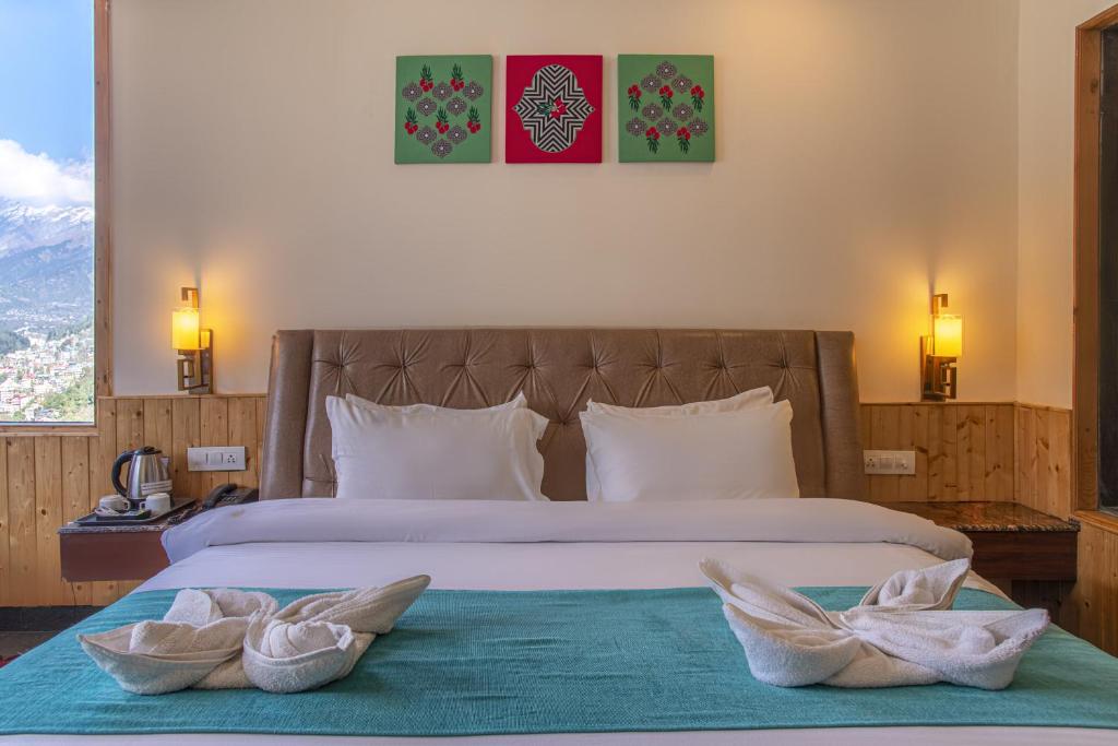 Postel nebo postele na pokoji v ubytování Echor Himalayan Heights Manali