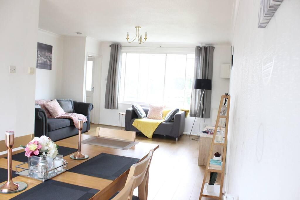 Istumisnurk majutusasutuses Private & Comfortable 2 Bedroom Home away from Home