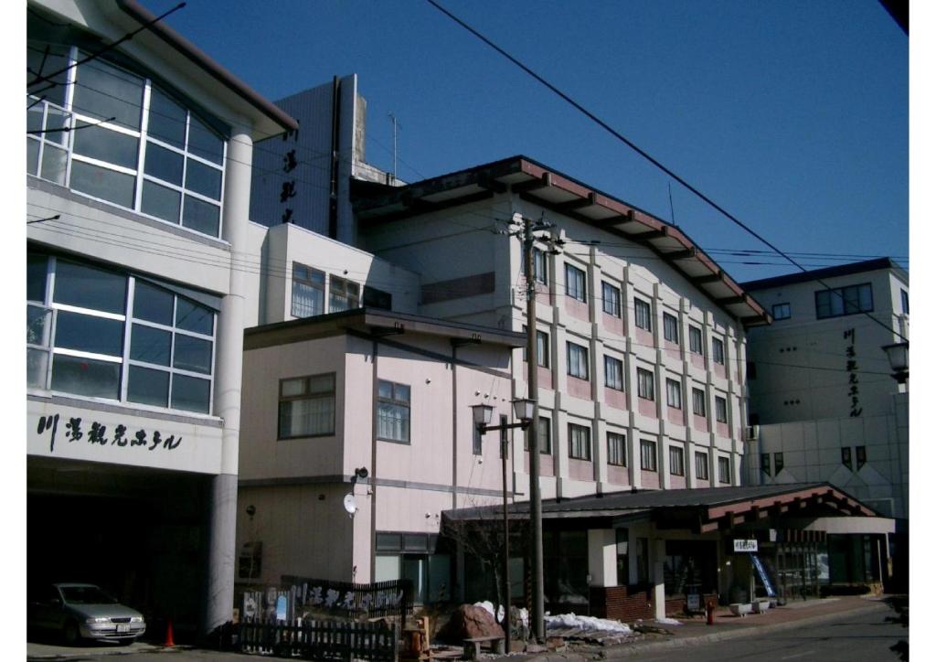a building on the corner of a street at Kawayu Kanko Hotel in Teshikaga