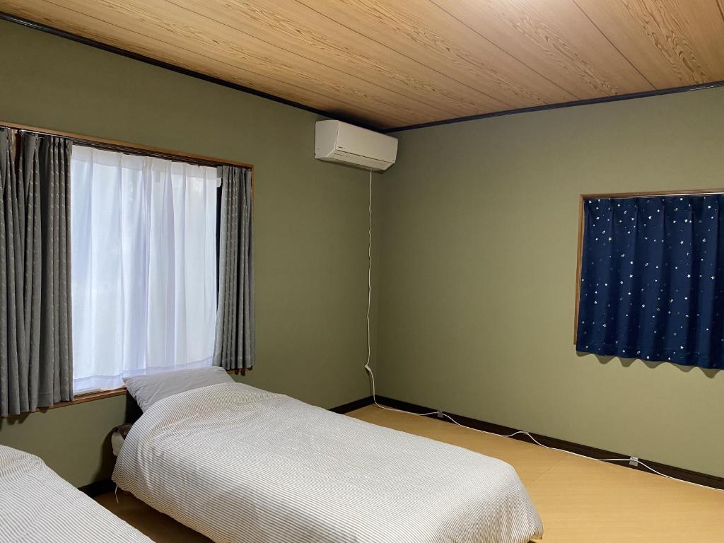 Postel nebo postele na pokoji v ubytování 小塩辻base