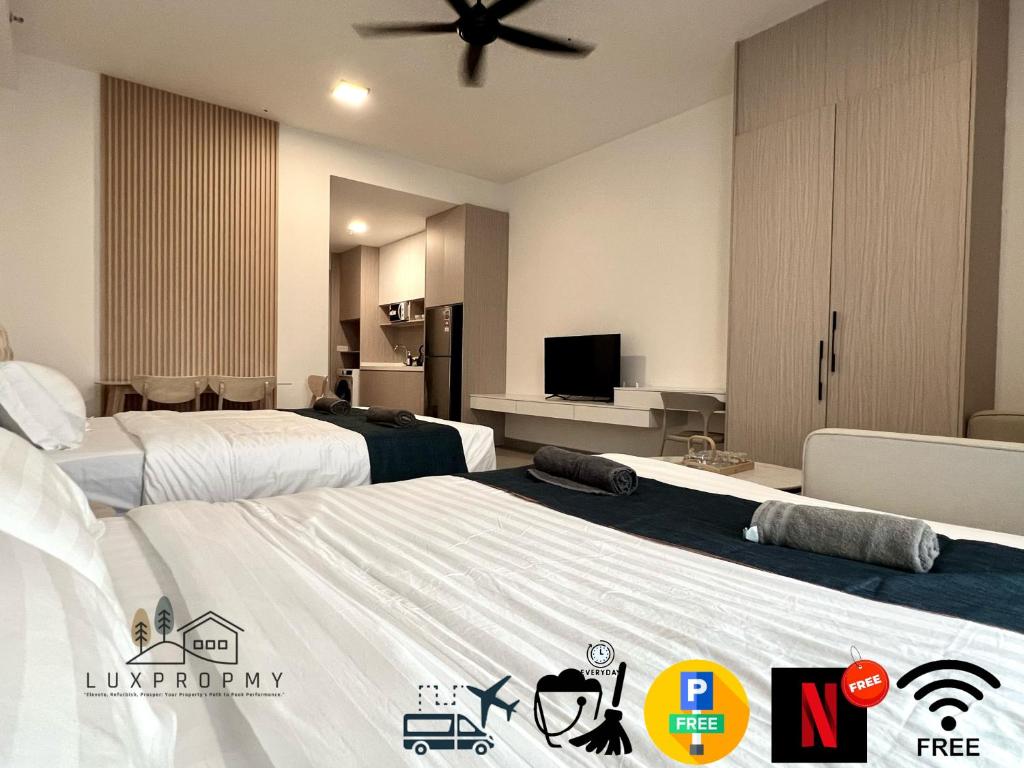 TV a/nebo společenská místnost v ubytování MODERN SUITE SUNSURIA Setia Alam At Shah Alam
