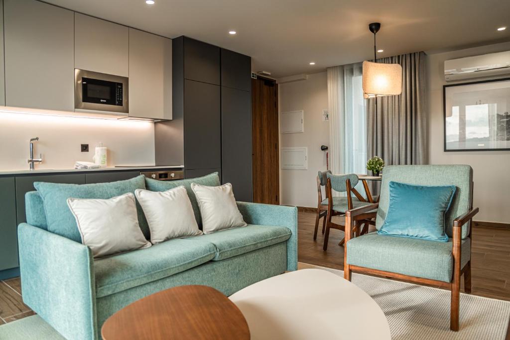 
Deluxe One-Bedroom Apartment with City View
