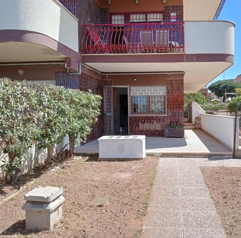 a television sitting outside of a building with a balcony at Casa Toledo in Torvaianica