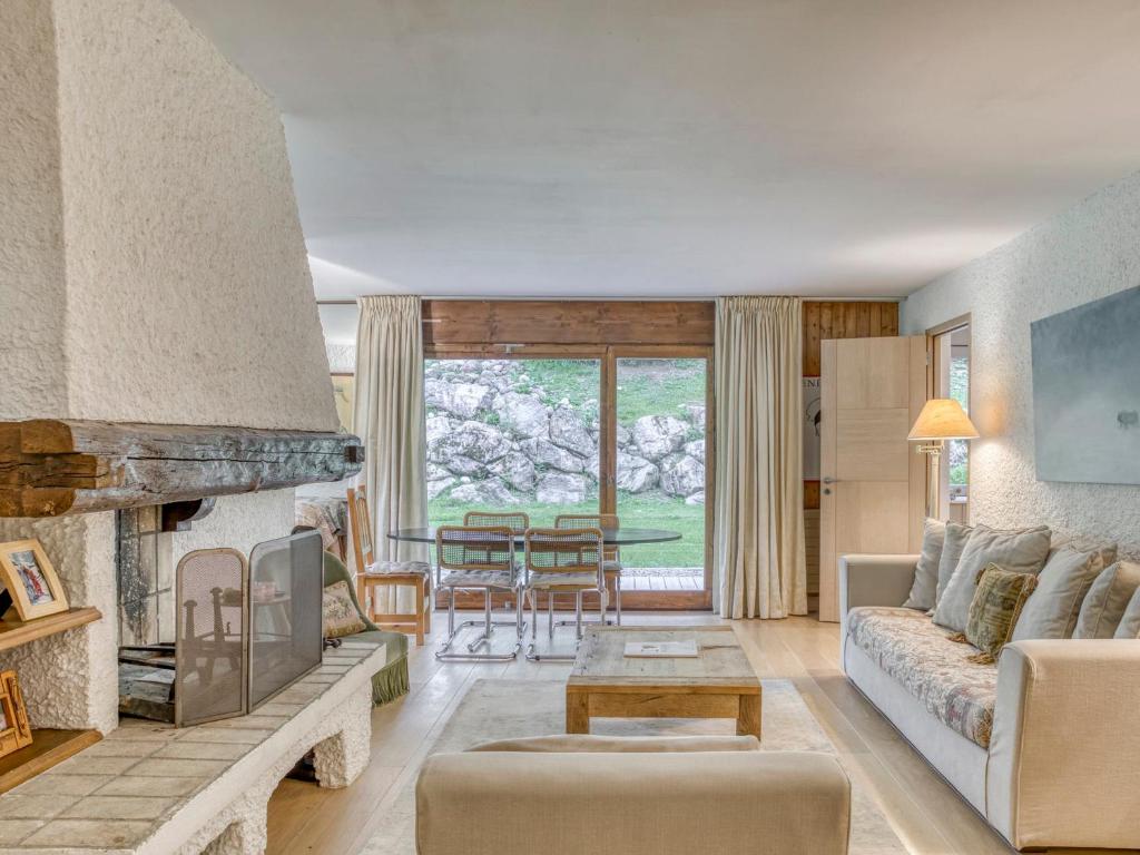 Photo de la galerie de l'établissement Appartement Confortable 2 Chambres, Ski-in/Ski-out à Rochebrune, Proche Centre Megève - FR-1-453-60, à Megève