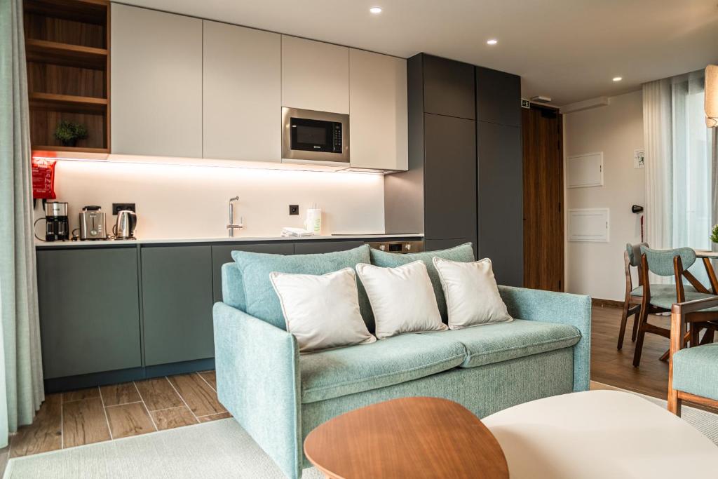 
Deluxe One-Bedroom Apartment with City View
