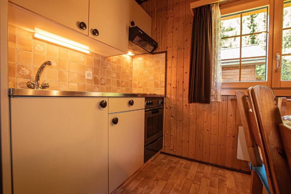 Kuchyň nebo kuchyňský kout v ubytování Residenz Edelweiss SAAS320