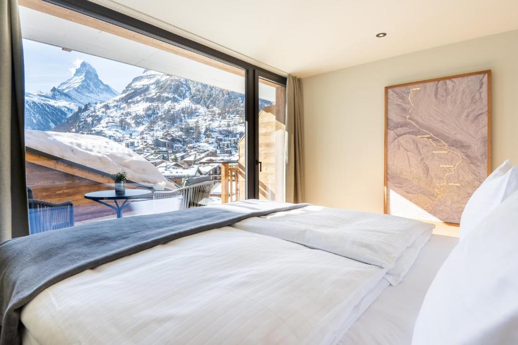 Nespecifikovaný výhled na hory nebo výhled na hory při pohledu z hotelu