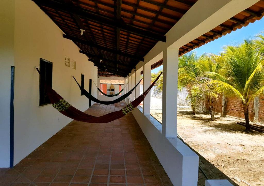 a hallway of a house with a rope on it at Casa em Águas Belas CE in Águas Belas
