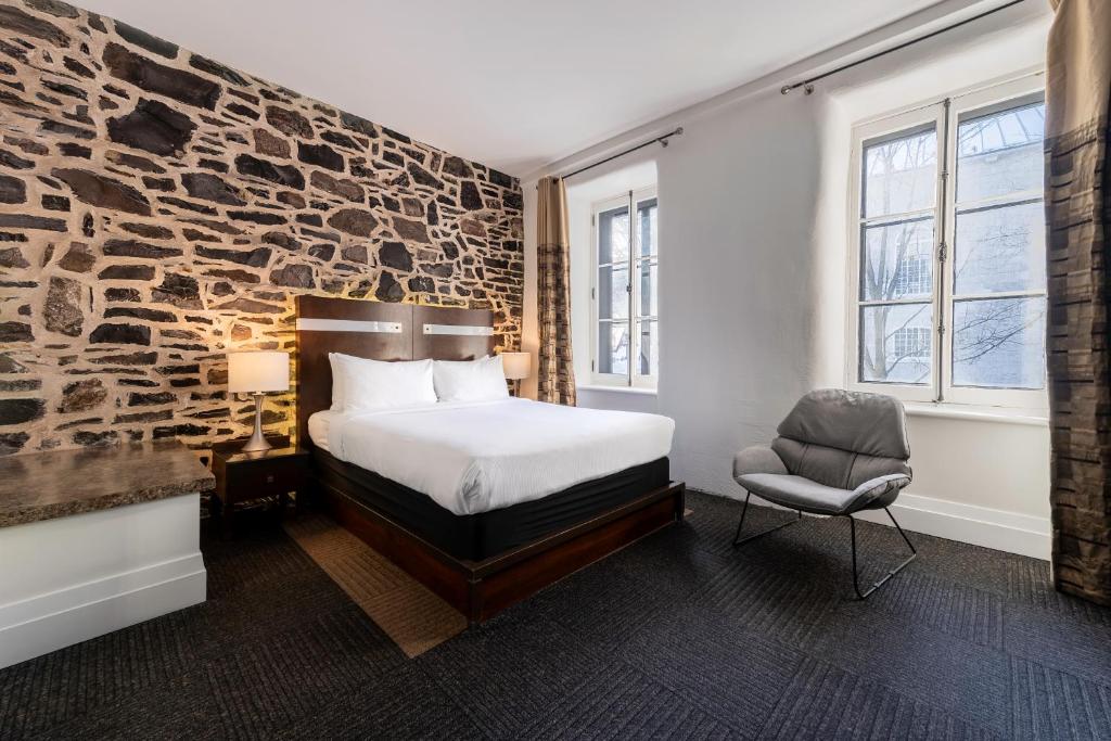 Postel nebo postele na pokoji v ubytování Hôtel Sainte-Anne