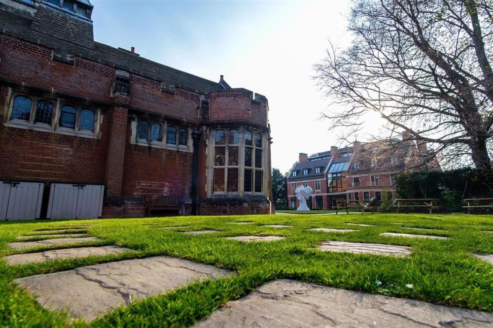 
Single Room with Shower
