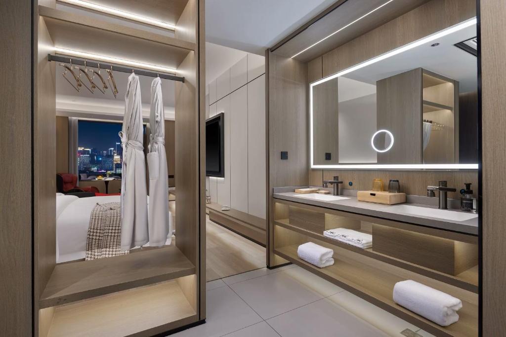 Koupelna v ubytování Wenzhou wumajie all-weather hotel shamao river branch - located in the city center pedestrian street with breakfast coffee afternoon tea free laundry drying service free gym free daily necessities free wifi tourist attractions hotel recommendation